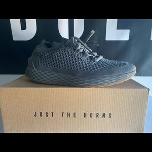 Dark grey knit runners